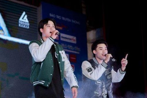 'Lên trăng' cùng sự kiện chào tân sinh viên trường Báo
