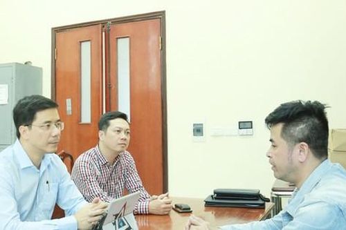 Bắt một phóng viên 'bảo kê' phương tiện vận tải