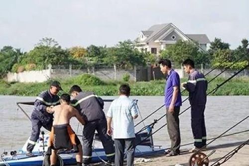 Ghe chở 5 người bị chìm, 1 người tử vong