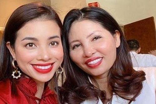Mẹ hoa hậu Phạm Hương khoe cơ ngơi bạc tỷ con gái xây tặng