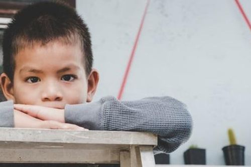 Có nên cấm khi con 'nghiện' điện thoại di động?