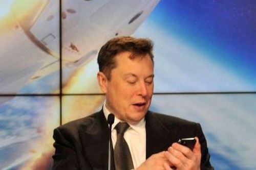 Tỷ phú Musk thu phí tài khoản Twitter Blue đăng ký mới để thanh toán hóa đơn