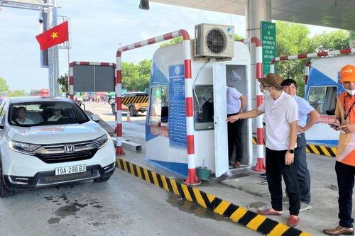 Bộ GTVT yêu cầu xử lý dứt điểm bất cập trong thu phí tự động không dừng