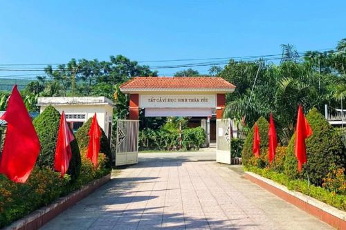 Phụ huynh vác dao xông vào trường học: Công an vào cuộc điều tra