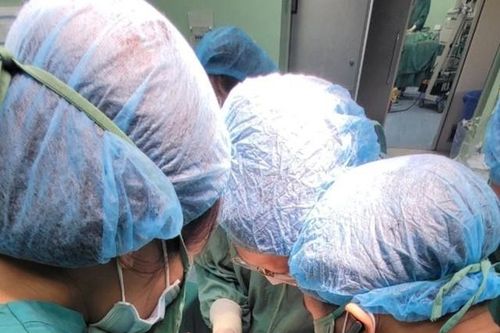 Bảo tồn thành công tử cung cho sản phụ trẻ có thai tại vết mổ
