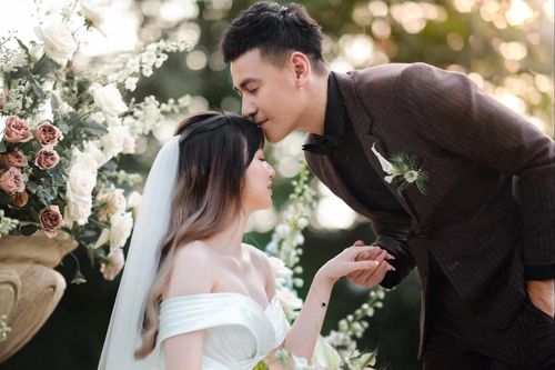 Ảnh cưới của Ngọc Thuận và bạn gái kém 17 tuổi