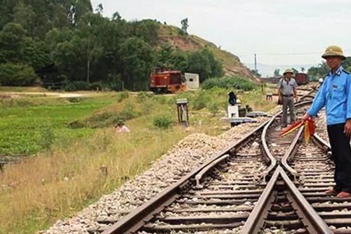 Xử lý dứt điểm vi phạm, lấn chiếm hành lang đường sắt tại Nghệ An