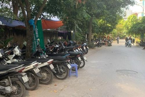 Vi phạm trật tự đô thị bủa vây trường Đại học Tài nguyên&Môi trường Hà Nội