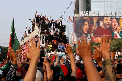 Cựu Thủ tướng Pakistan Imran Khan bị trúng đạn