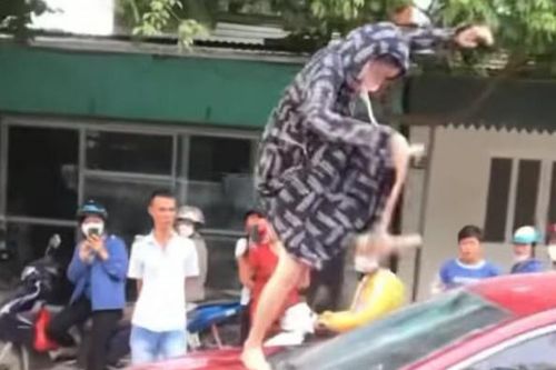 Khởi tố người phụ nữ cắn đứt tai 'tình địch'