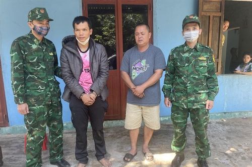 Một đối tượng vận chuyển pháo trái phép trốn vào nhà dân bị bắt giữ
