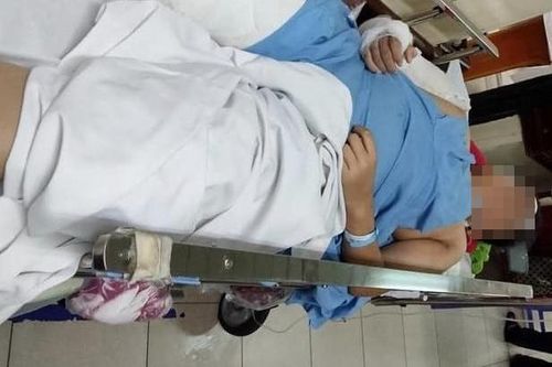 Học sinh lớp 9 Hà Nội nhảy từ tầng 3, nghi do bạn trêu đùa