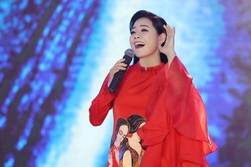 Đa sắc Lương Nguyệt Anh