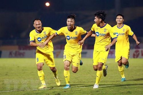 Phan Văn Đức lập cú đúp, Sông Lam Nghệ An thắng đậm Bình Dương
