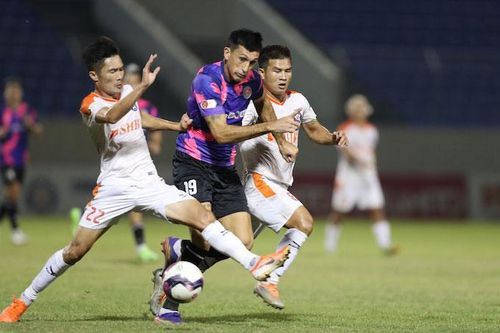 Thắng tối thiểu Sài Gòn FC, SHB Đà Nẵng thoát hiểm
