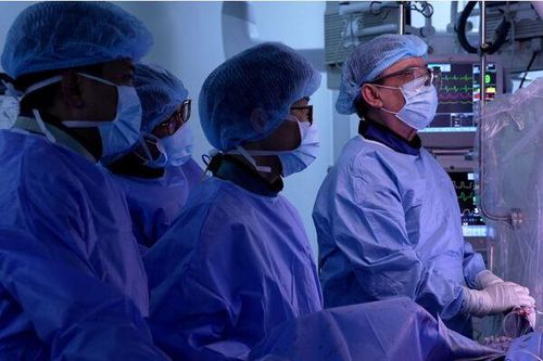 Vinmec có chuyên gia đặt máy tạo nhịp tim không dây độc lập đầu tiên tại Việt Nam
