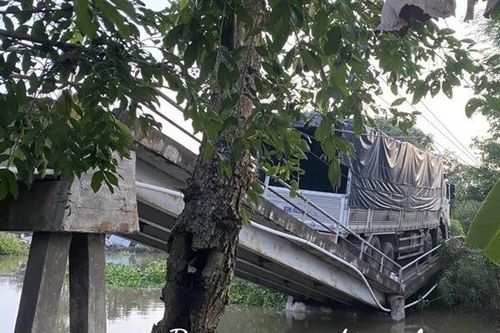 Xảy ra sự cố sập nhịp cầu Xẻo Quýt