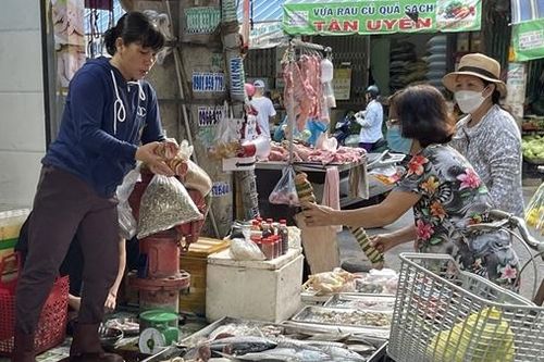 Kiểm soát an toàn thực phẩm 'đổ' vào TP Hồ Chí Minh