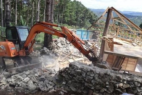 Cưỡng chế, tháo dỡ căn nhà của chàng trai 'bỏ phố về quê'