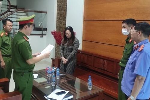 'Nổ' nhập túi xách hàng hiệu, lừa đảo chiếm đoạt tiền khách