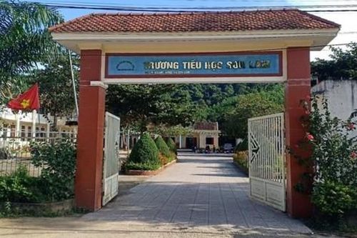 Xử lý công bằng vụ phụ huynh vác dao vào trường bắt hiệu trưởng quỳ xin lỗi