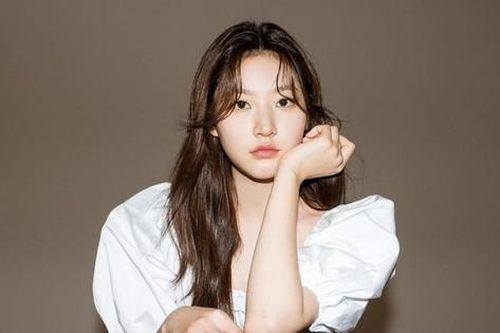 Kim Sae Ron làm việc bán thời gian tại một quán cà phê sau khi bị đào thải khỏi showbiz Hàn