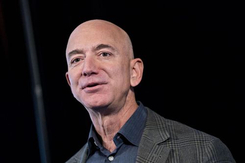Nhân viên cũ khởi kiện ông Jeff Bezos