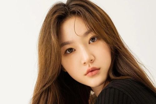 Kim Sae Ron làm việc ở quán cà phê sau bê bối