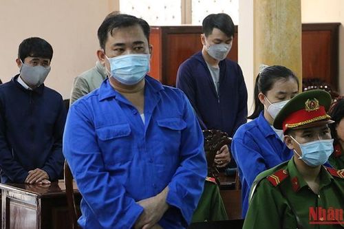 Tuyên án 8 năm tù giám đốc sản xuất, buôn bán hàng giả