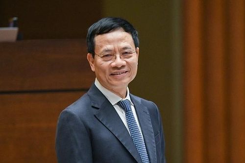 Bộ trưởng Nguyễn Mạnh Hùng: 'Tôi đi mua kính, họ hỏi số điện thoại cũng đưa'