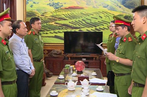 Bắt tạm giam Phó Chủ tịch Hội nông dân tỉnh Thanh Hóa