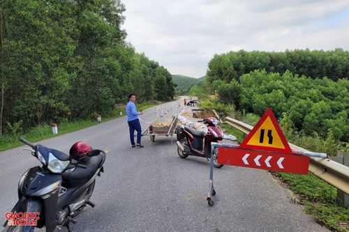 Đường Hồ Chí Minh qua tỉnh Nghệ An bị sạt lở nghiêm trọng