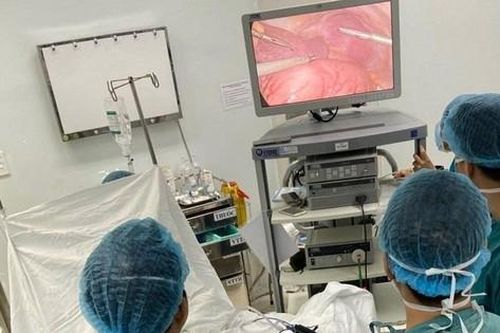 Người lớn tuổi bị trào ngược dạ dày, coi chừng bệnh lý nguy hiểm