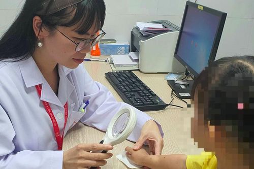 Con trai 18 tháng tuổi mắc giang mai, ngã ngửa khi cả nhà có 3 người dính