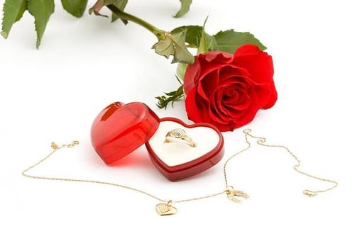 Mời cưới bạn 5 năm không gặp, tôi bị bạn 'bê' lên mạng nói xấu