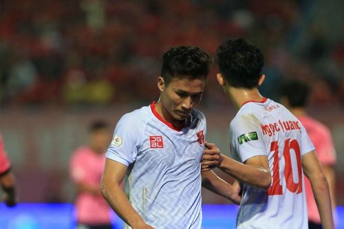 Chủ tịch AFC: 'Bóng đá Việt Nam đã tạo nên dấu ấn lịch sử'; Hải Phòng hết cửa, Hà Nội có 90% cơ hội vô địch