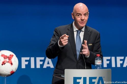 FIFA: Các đội tuyển nên tập trung vào bóng đá thay vì chuyện bên lề