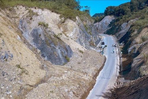 Hòa Bình: Sớm khắc phục sạt lở đất đá trên tuyến đường tỉnh 435