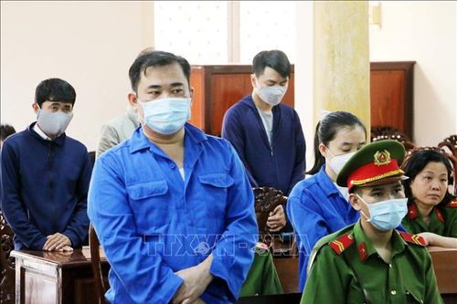 Bản án đích đáng cho nhóm đối tượng buôn bán hàng giả