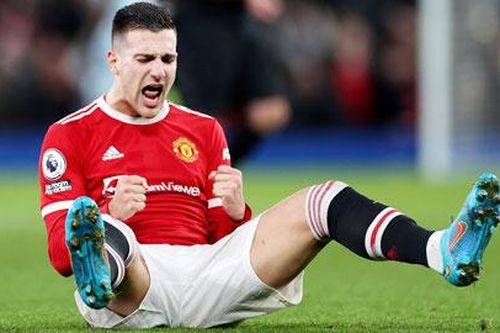 Man United tìm mọi cách giữ chân Dalot