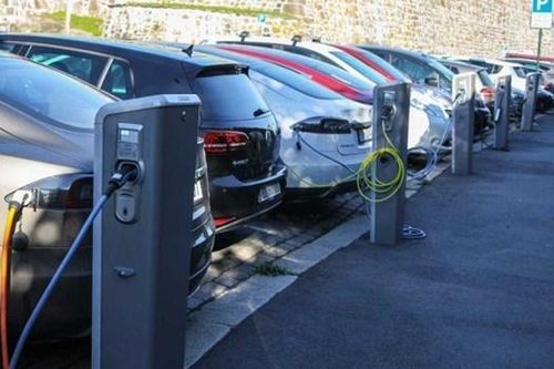 EU nhất trí về luật cấm bán ô tô chạy bằng nhiên liệu hóa thạch từ 2035