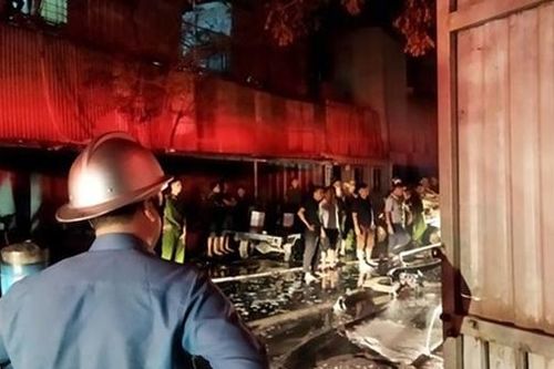 Hà Nội: Kịp thời dập tắt đám cháy xưởng gỗ rộng hơn 400m
