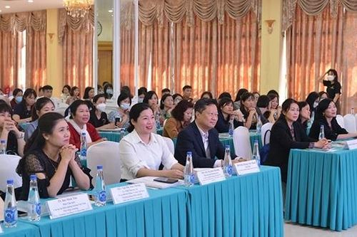 Vinamilk và Câu lạc bộ điều dưỡng trưởng Việt Nam chăm sóc sức khỏe trẻ em và người cao tuổi