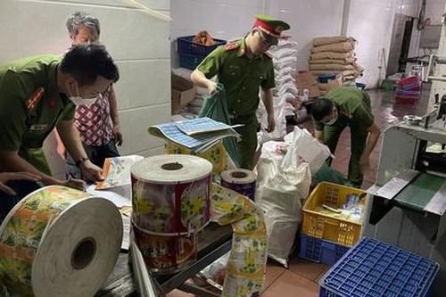 Khởi tố vụ án hình sự sản xuất và buôn bán kem Tràng Tiền giả
