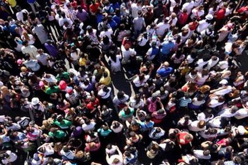 Cách thoát hiểm an toàn nơi đám đông chen lấn, hỗn loạn