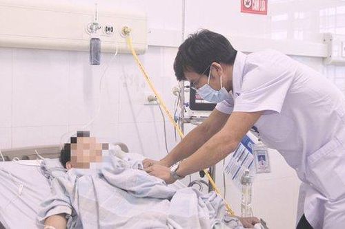 Khó thở, đau tức ngực, nam thanh niên được phát hiện bị tràn máu, tràn khí màng phổi