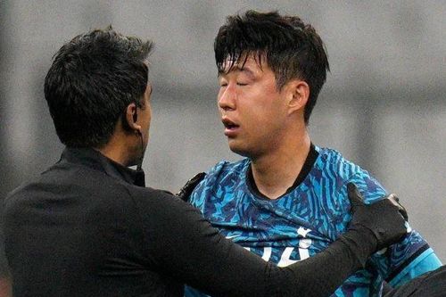 Cựu tiền vệ Tottenham: 'Hãy hoãn Premier League'