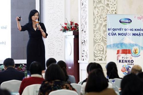 Vinamilk tập huấn truyền thông, giáo dục sức khỏe về dinh dưỡng cho người bệnh