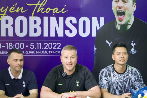 Huyền thoại Paul Robinson ấn tượng về tình yêu bóng đá của người hâm mộ Việt Nam