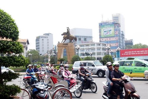 Đêm dường như chạm thấu